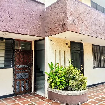 Familiar A Pocos Pasos De La Hermosa Bahia De Manga Apartamento *