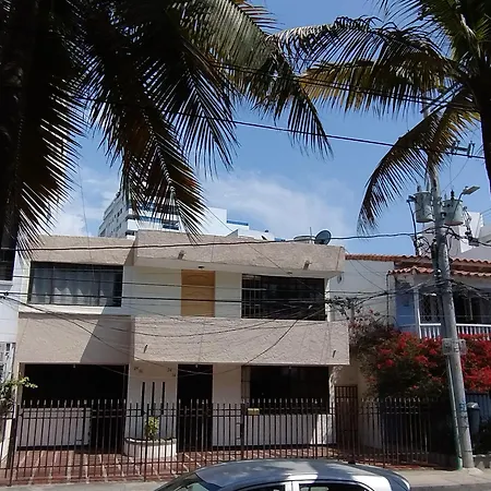 Familiar A Pocos Pasos De La Hermosa Bahia De Manga Apartamento