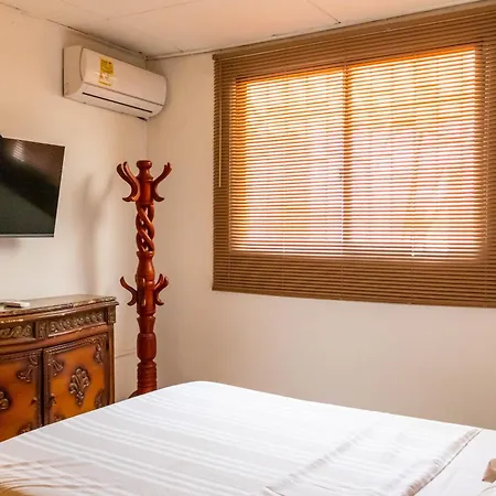 Familiar A Pocos Pasos De La Hermosa Bahia De Manga Apartamento