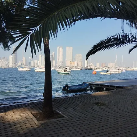 Familiar A Pocos Pasos De La Hermosa Bahia De Manga Apartamento *